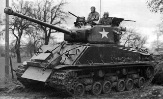 320px-M4A3_76_mm_Medium_Tank_in_Europe_in_early_1945._Has_add_on_armor_kit_and_an_additional_30_cal_MG_above_the_loader's_hatch.png